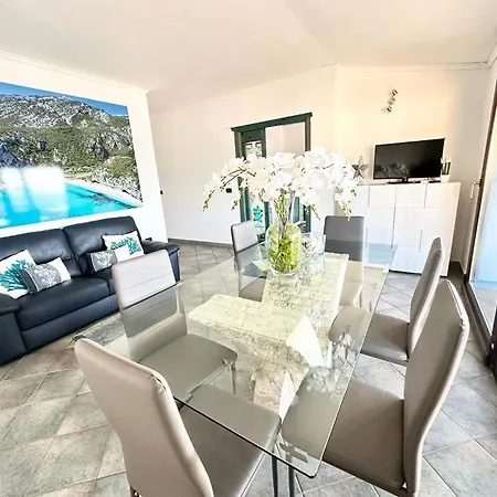Apartment House *